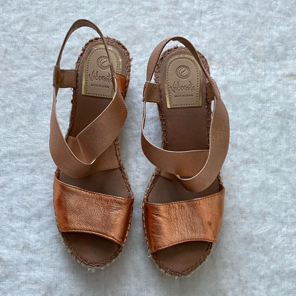 Vidorreta Rose gold espadrilles